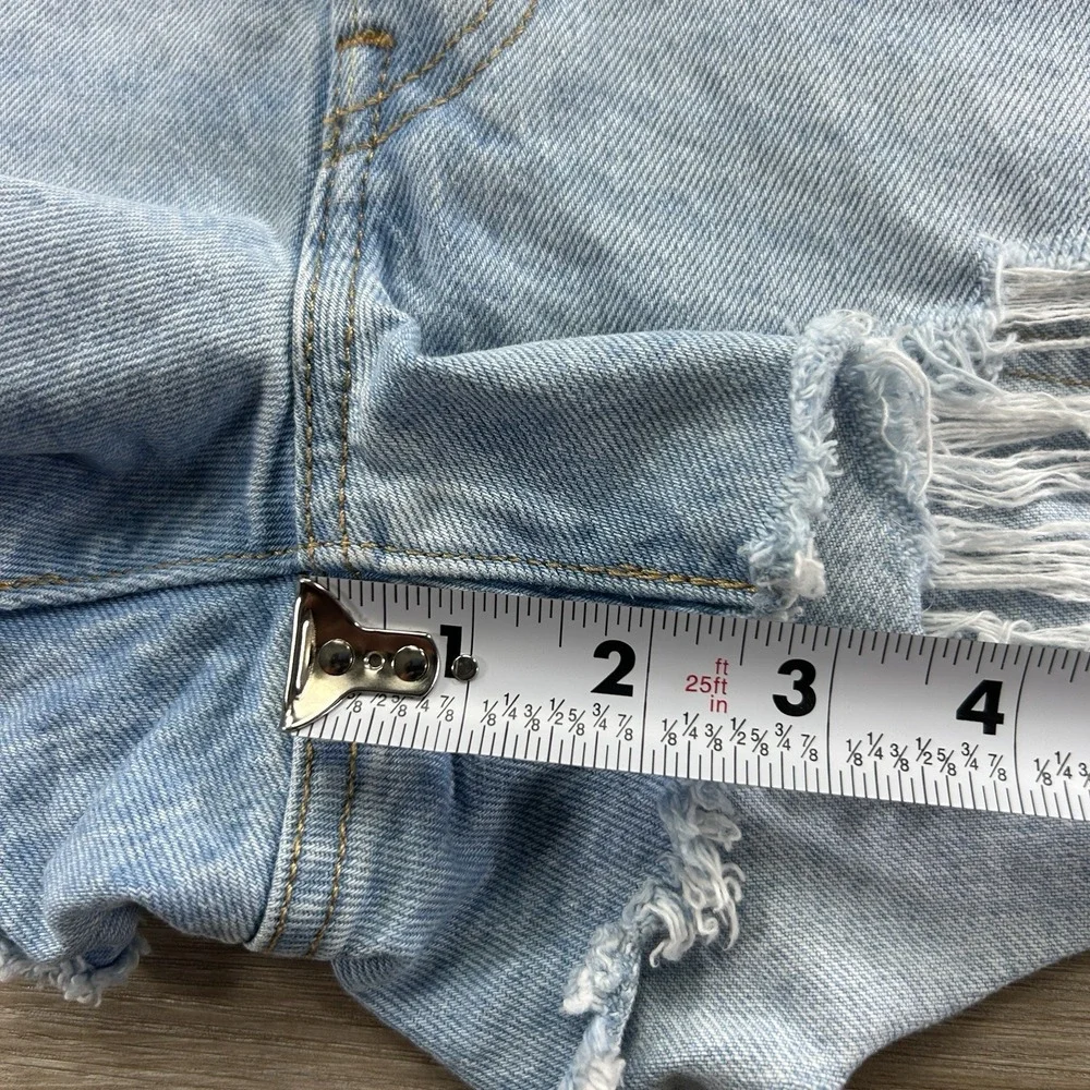 Levi's 501 Size 32 High Rise Distressed Button Fly Denim Shorts Light‎ Wash
